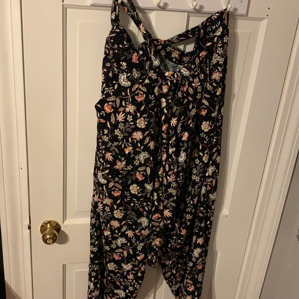 Brand new 4 x loose fitting tie pants